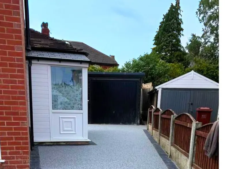 After: Concrete and lawn to a full resin front - S P Groundworks & Driveways